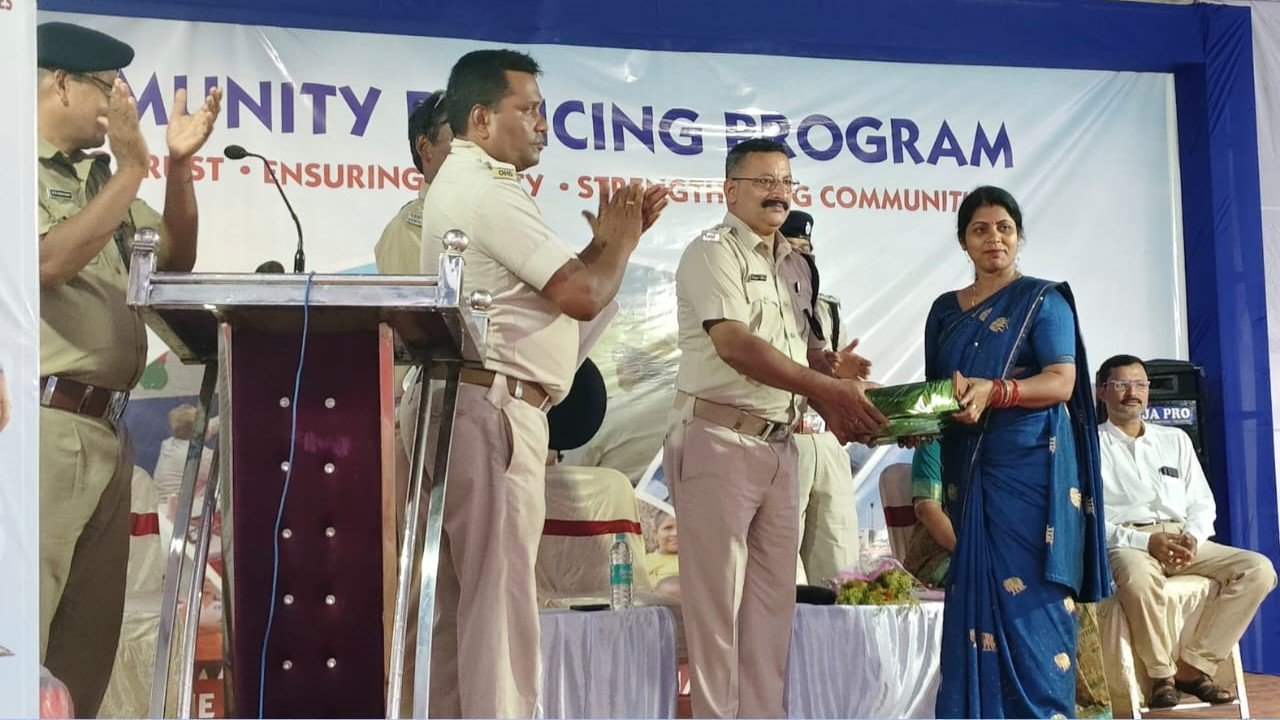 ଓଡ଼ିଶା ପୋଲିସ ପକ୍ଷରୁ ତଟବର୍ତ୍ତୀ ଅଞ୍ଚଳରେ କମ୍ୟୁନିଟି ପୋଲିସିଂ କାର୍ଯ୍ୟକ୍ରମ
