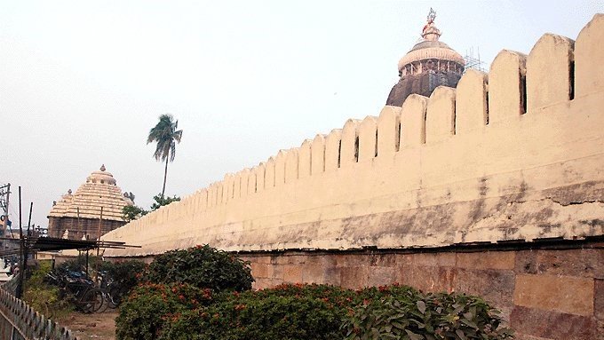 ଶ୍ରୀମନ୍ଦିରର 'ମେଘନାଦ ପାଚେରି' ବିପଦରେ: ଫାଟରୁ ଝରୁଛି ମଇଳା ପାଣି, ଭକ୍ତଙ୍କ ମହଲରେ ତୀବ୍ର ଅସନ୍ତୋଷ!