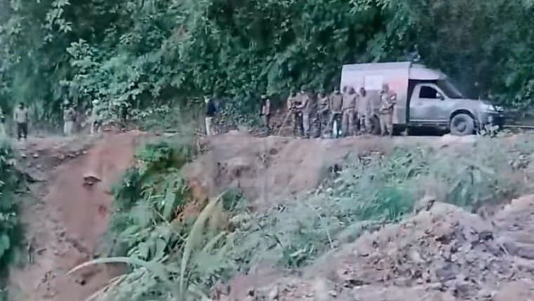 ଖାଇକୁ ଖସିଲା ଶ୍ରମିକଙ୍କୁ ନେଇ ଯାଉଥିବା ଟ୍ରକ୍; ଅରୁଣାଚଳ ପ୍ରଦେଶରେ ୧୩ ମୃତ, ଉଦ୍ଧାର କାର୍ଯ୍ୟ ଜାରି