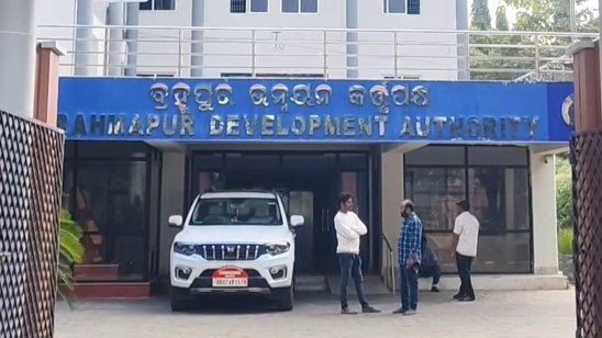 ଭଡ଼ାଟିଆଙ୍କୁ ମିଳିବ ଘର: ଜମି ଚିହ୍ନଟ,ଡିପିଆର ପ୍ରସ୍ତୁତ ପ୍ରକ୍ରିୟା ତ୍ବାରନ୍ବିତ, ଆବେଦନ କରୁଛନ୍ତି ହିତାଧିକାରୀ