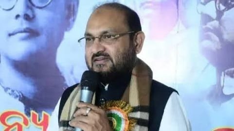 କଂଗ୍ରେସରୁ ବହିଷ୍କୃତ ହେଲେ ପୂର୍ବତନ ବିଧାୟକ ମହମ୍ମଦ ମୋକିମ; ଦଳୀୟ ନେତୃତ୍ୱକୁ ଚ୍ୟାଲେଞ୍ଜ କରିବା ପଡ଼ିଲା ମହଙ୍ଗା