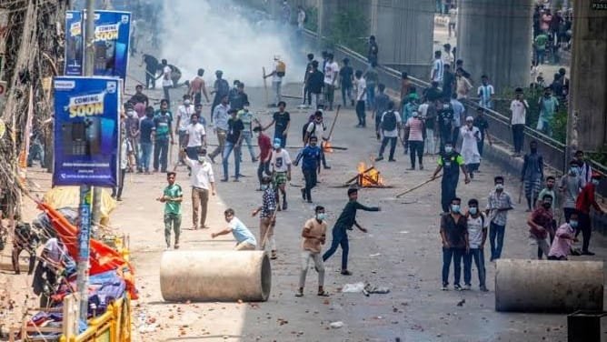 ଦେଢ଼ ବର୍ଷର ଶିଶୁ ମୁଣ୍ଡରୁ ଛଡ଼ାଇ ନେଲେ ବାପାର ହାତ... ଈଶ୍ୱରନିନ୍ଦା ନାଁରେ ଜଣେ ନିରୀହ ହିନ୍ଦୁ ଯୁବକକୁ ଜଳାଇଦେଲେ ପାପୀ!