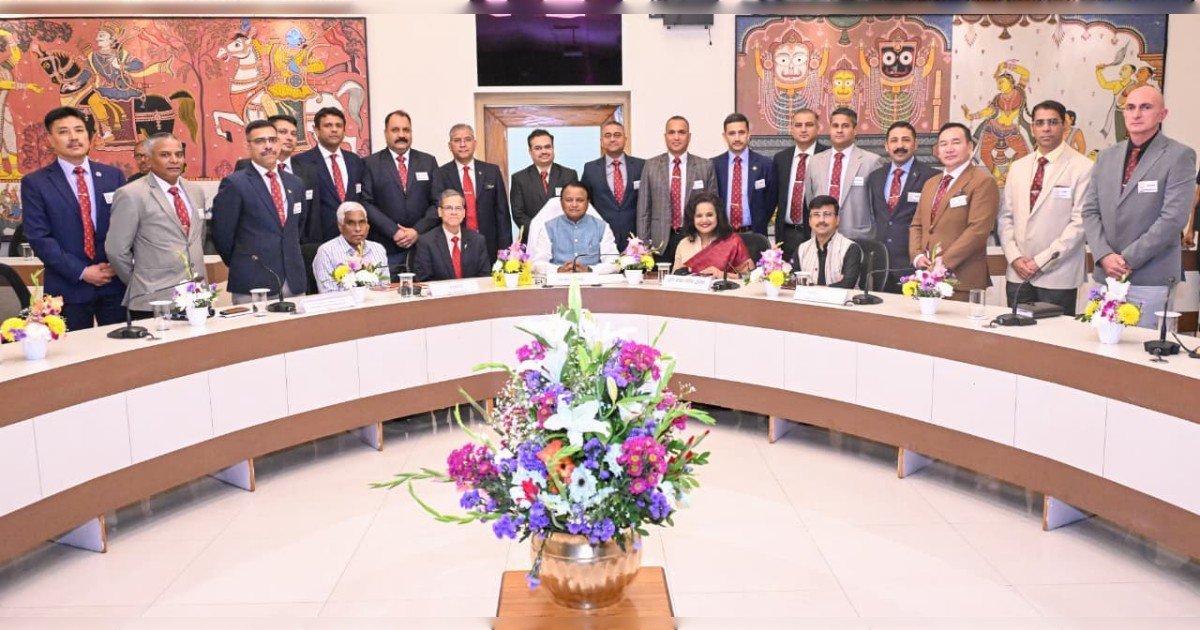 ମୁଖ୍ୟମନ୍ତ୍ରୀଙ୍କୁ ଭେଟିଲେ ‘ନ୍ୟାସନାଲ୍ ଡିଫେନ୍ସ କଲେଜ୍’ର ପ୍ରଶିକ୍ଷାର୍ଥୀ; ଓଡ଼ିଶାର ବିକାଶକୁ ସେନା ଅଧିକାରୀଙ୍କ ପ୍ରଶଂସା